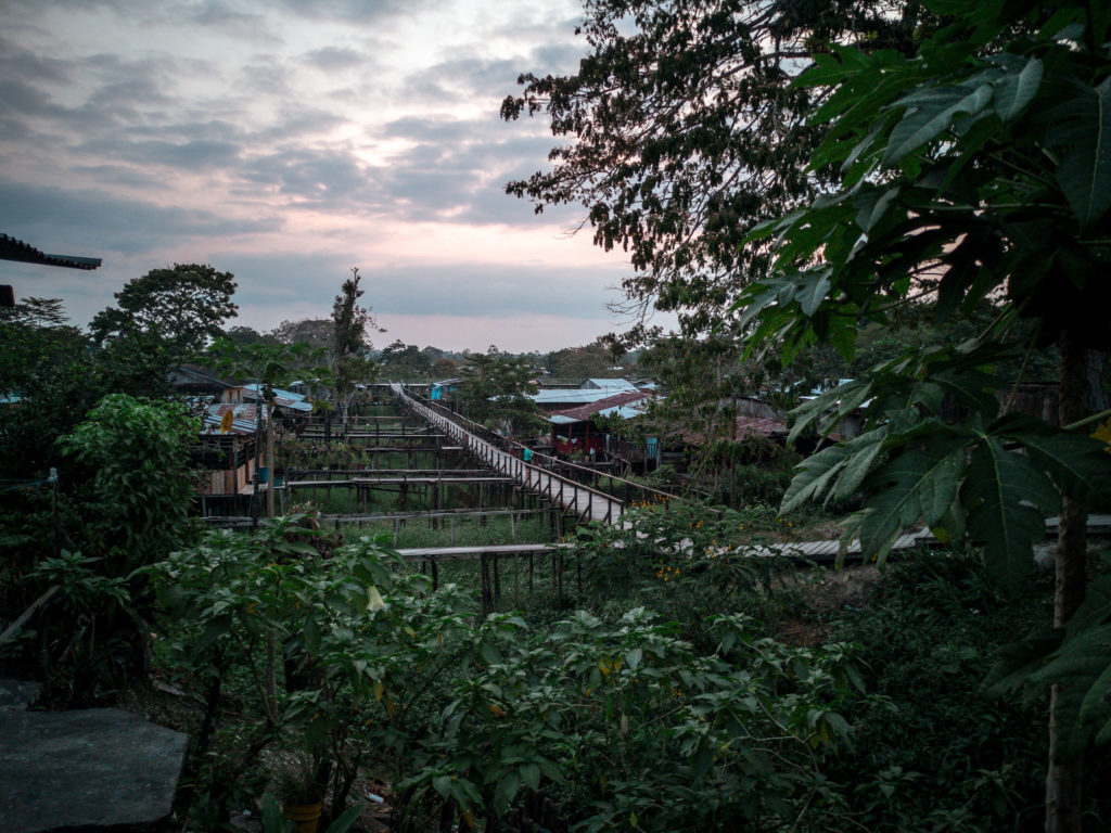 Das Wasser am Amazonas kann in Leticia bis zu 4 Meter hoch ansteigen