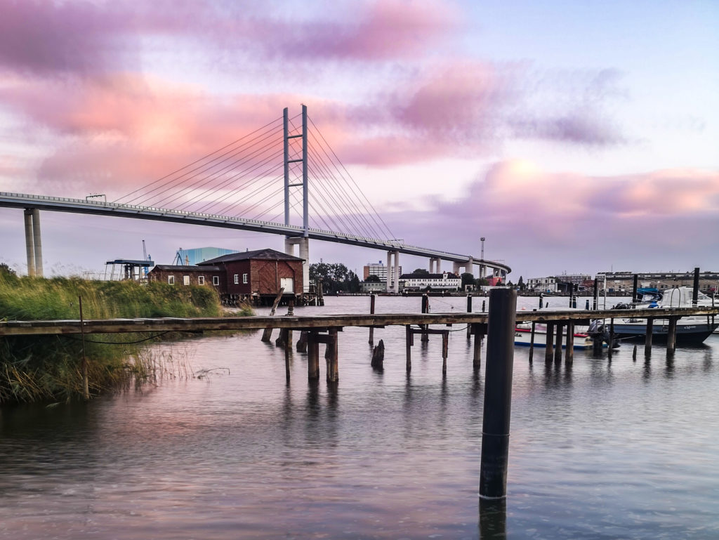 Blick von Dänholm auf die Rügenbrücke