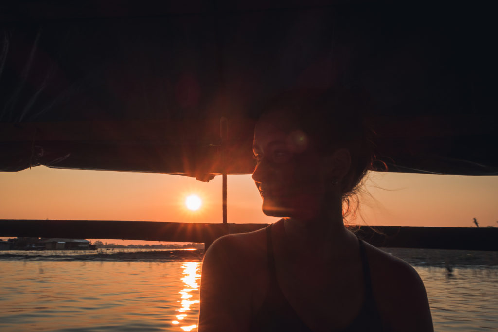 die Sonne steht schon tief
