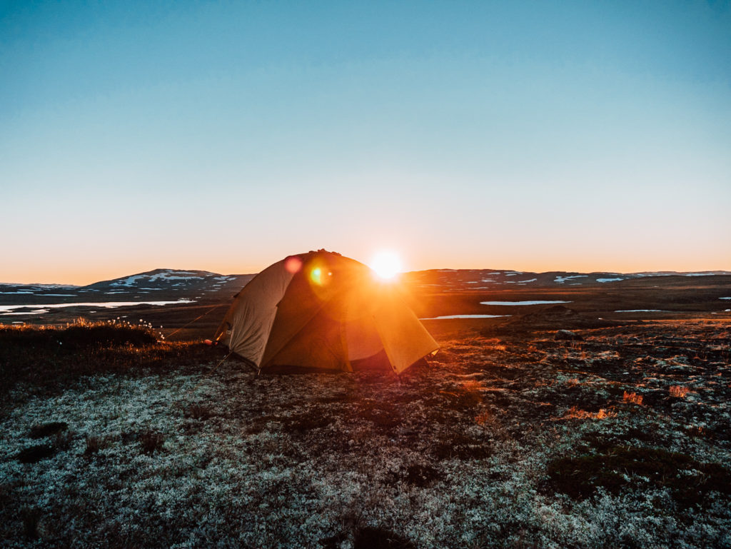 Zelt im Hardangervidda Die Sonne ging genau hinter unserem Zelt unter