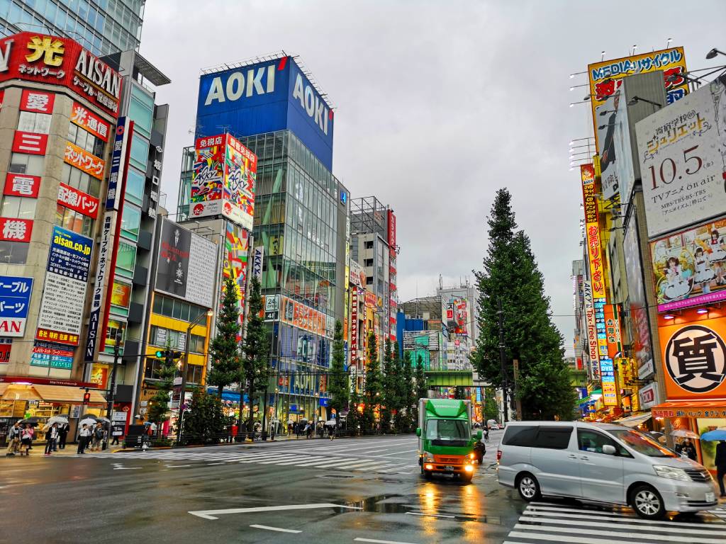 Akihabara Elektric Town, ein beliebter Stadtteil von Tokio - alles funkelt und leuchtet.