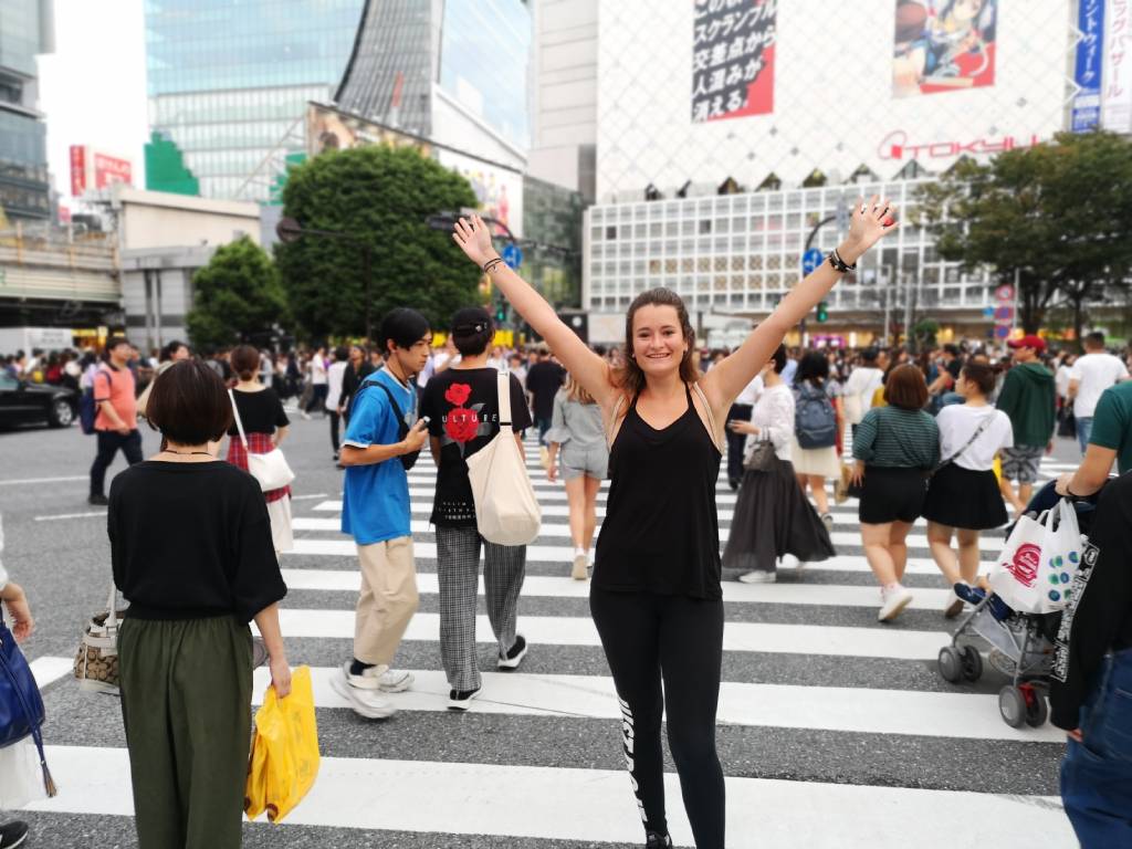 Shibuya Kreuzung Tokio Jess auf der beruehmten Shibuya Kreuzung in Tokio