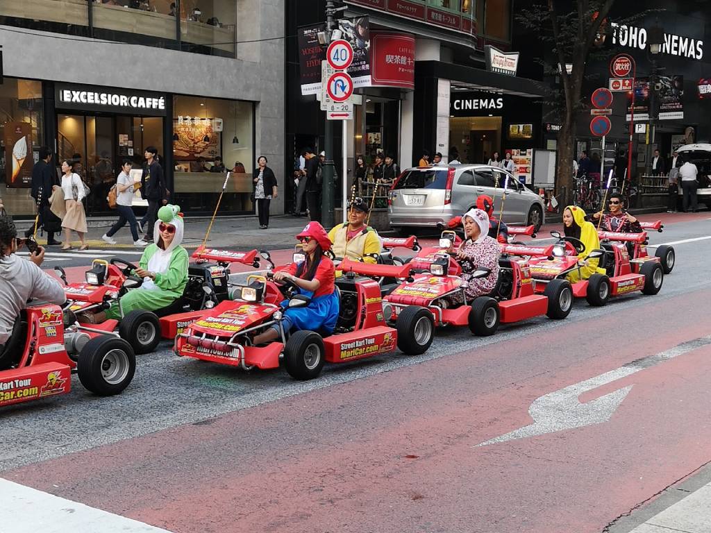 Mariokart MarioKarts fahren durch Tokios Straßen!