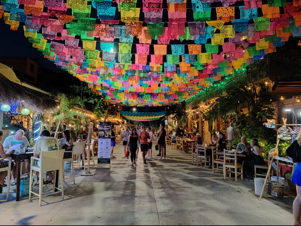 Straßen bei Nacht in Sayulita