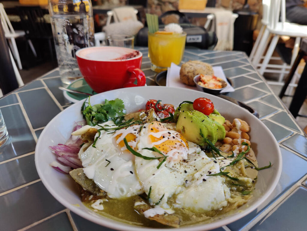 Huevos Rancheros sind ein traditionelles Fruehstueck in Mexiko