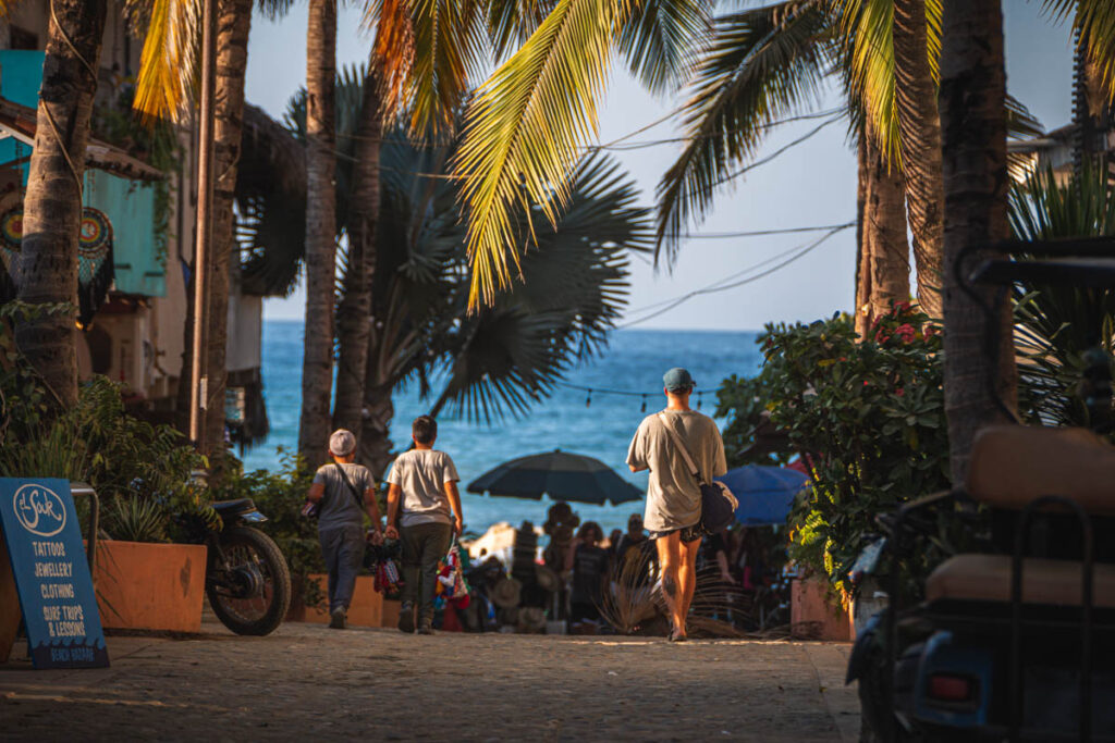 Sayulita Strand mit Meerblick und Palmen