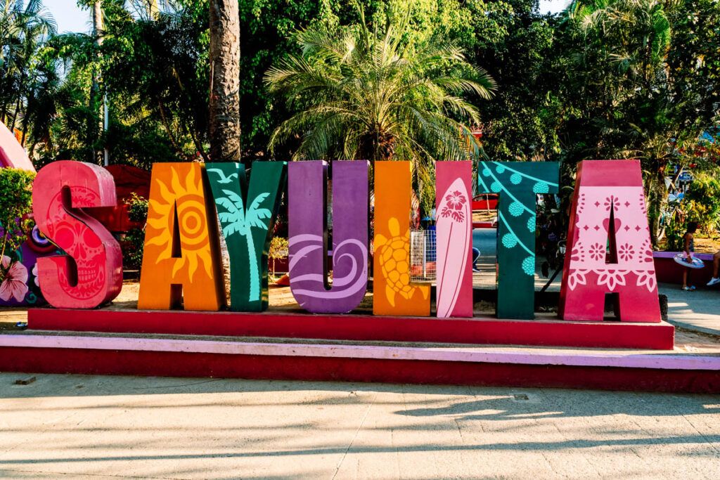 Sayulita Buchstaben in bunter Farbe