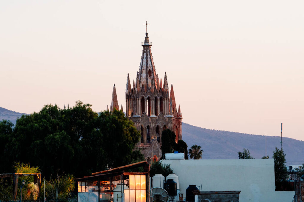 Ausblick auf die Parroquia de San Miguel Arcángel von der Dachterasse unserer Unterkunft