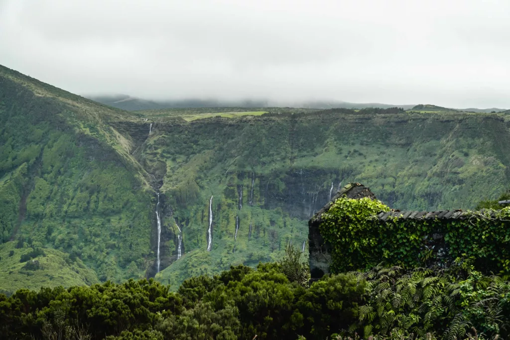 Flores Azoren: Ausblick auf die Wasserfälle