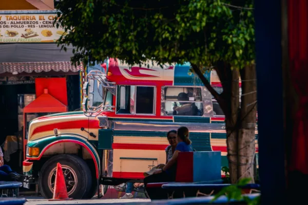 Der Chickenbus von San Juan nach Antigua fährt nur zwei mal täglich ab