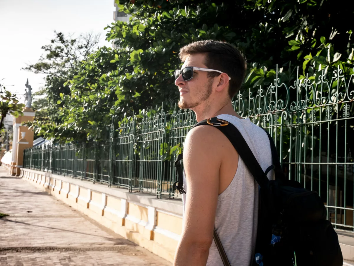 Tobi mit seinem Rucksack