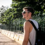Tobi mit seinem Rucksack