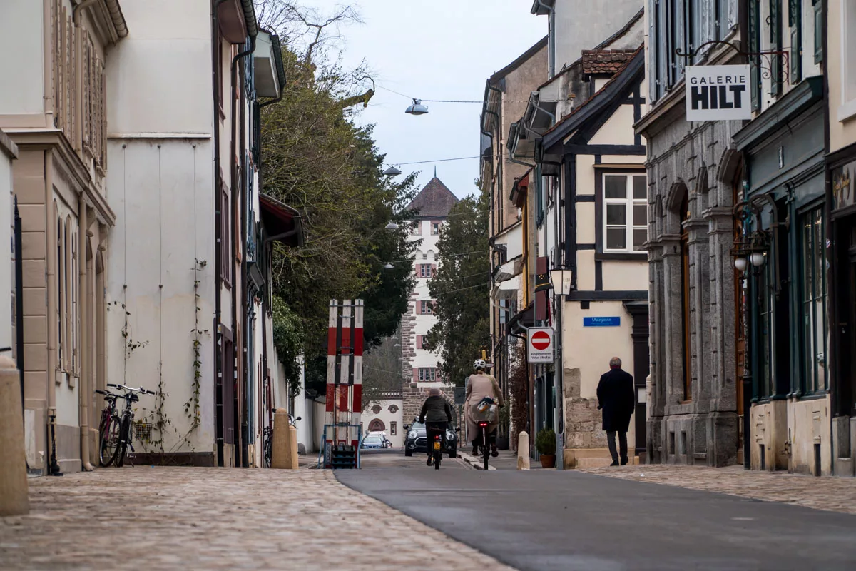 St. Alban Vorstadt mit Blick auf das Tor