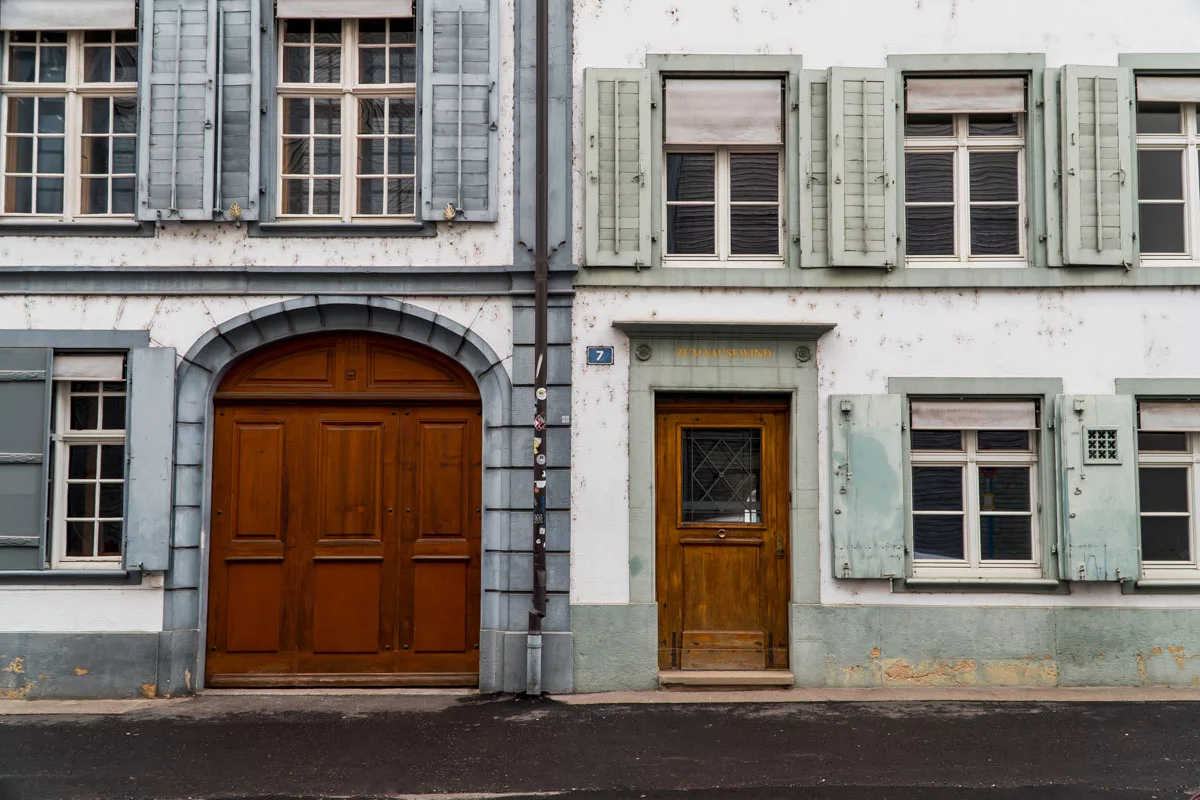 Häuser in Basel sind teilweise aus dem 12. bis 16. Jahrhundert und noch gut erhalten.