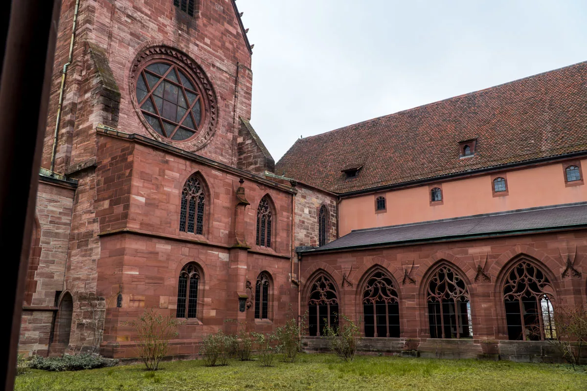 Der Innenhof des Basler Münsters
