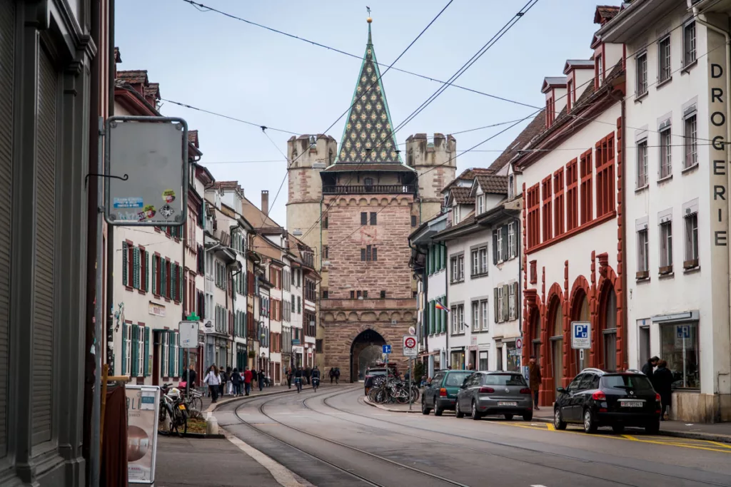 Das Spalentor ist eine der bekanntesten kostenlose Sehenswürdigkeiten in Basel, die du an einem Tag besichtigen kannst.