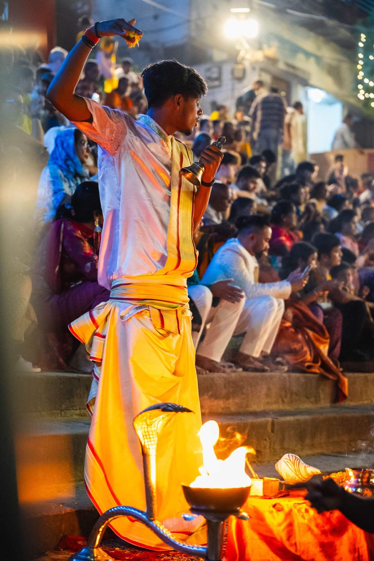 Zeremonie am Assi Ghat in Varanasi