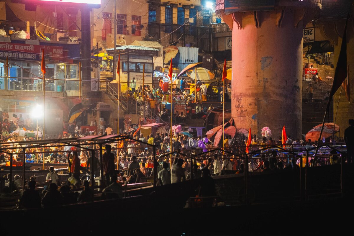Gläubige am Dashashwamedh Ghat