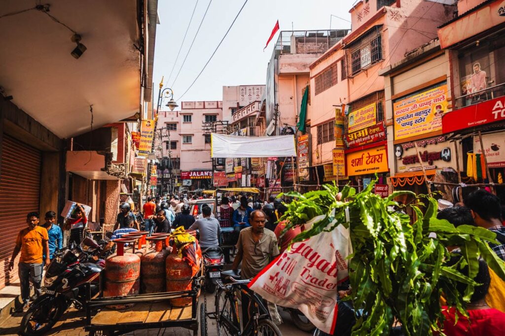 Eine Straße in Varanasi