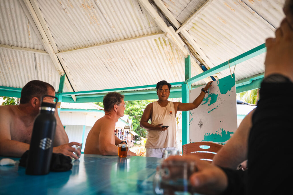 Einweisung zur Dive Safari in Raja Ampat im Basecamp