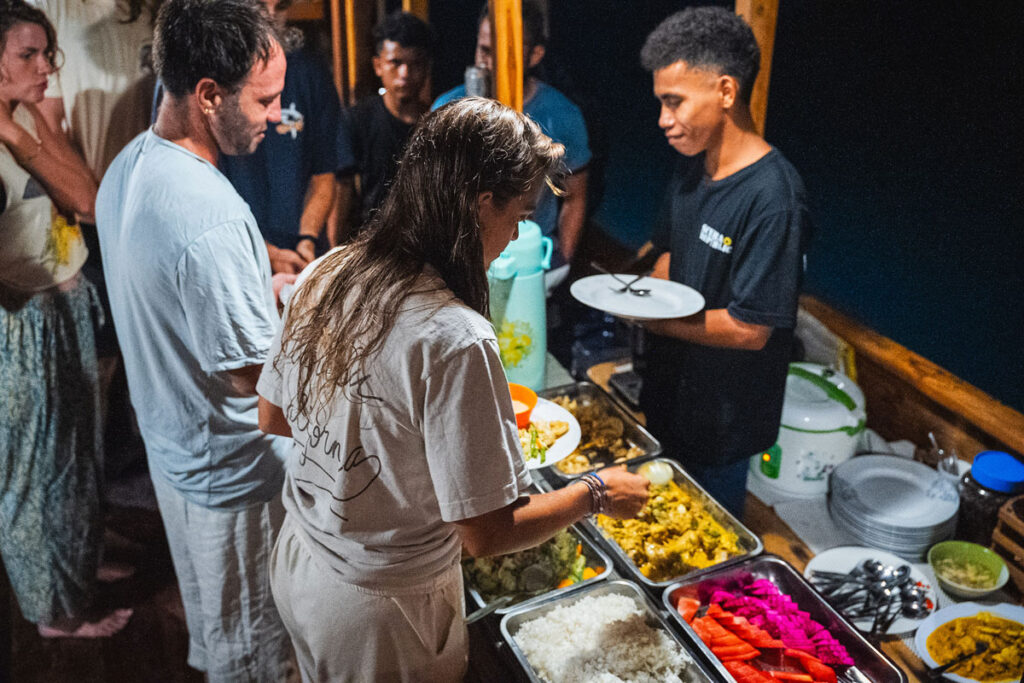 Komodo Liveaboard: Das Buffet am Abend