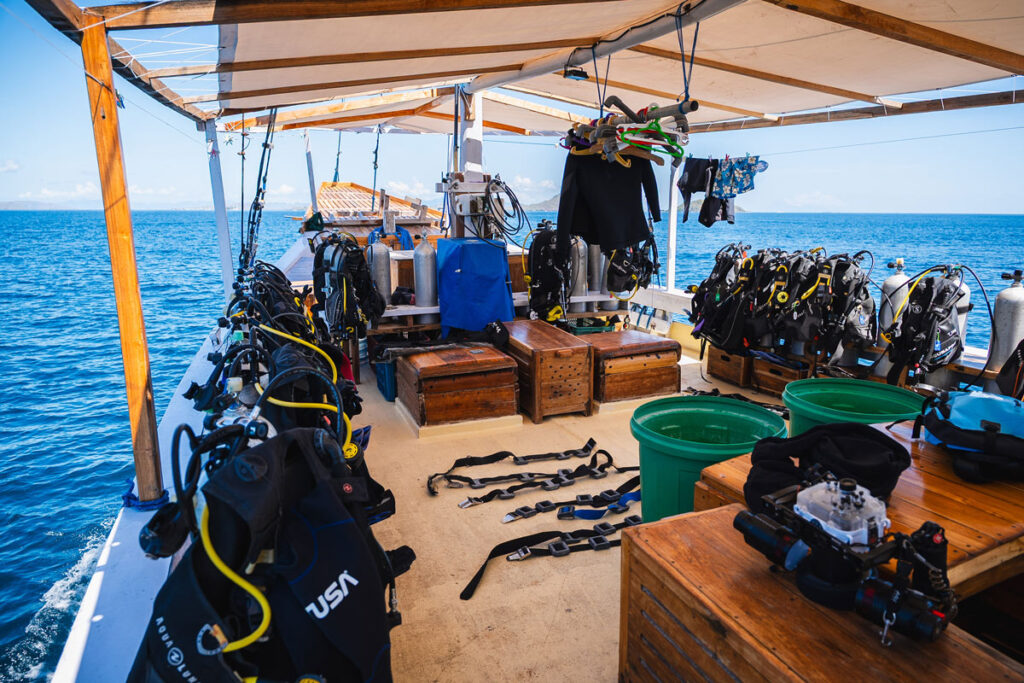 Tauchequipment auf dem Boot