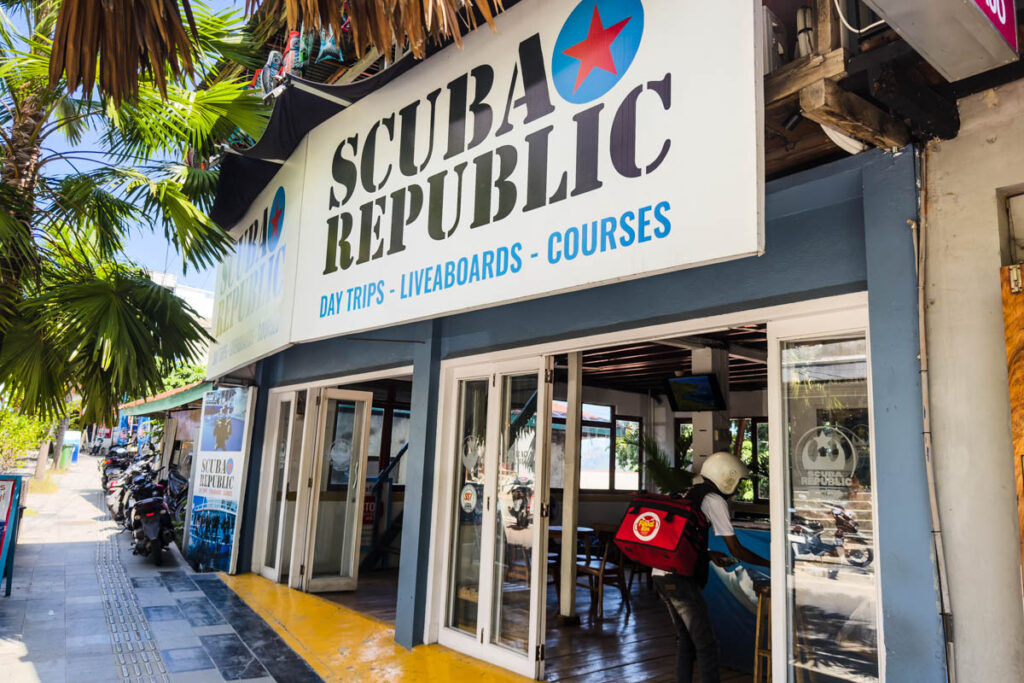 Das Office von Scuba Republic in Labuan Bajo auf der Insel Flores