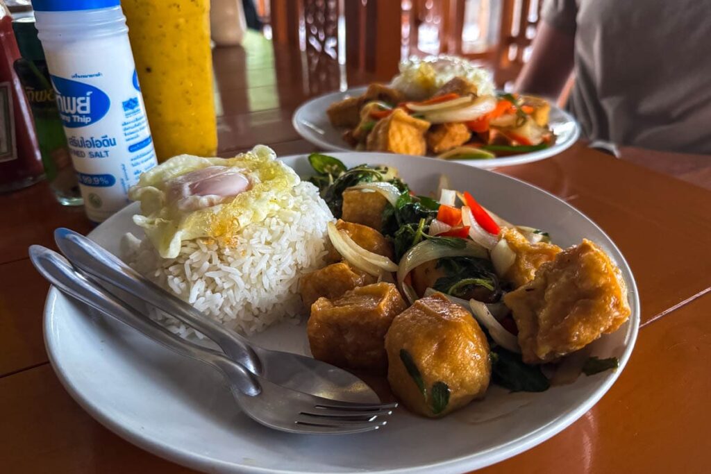 Das Bingo hat fantastisches und günstiges Essen auf Koh Tao
