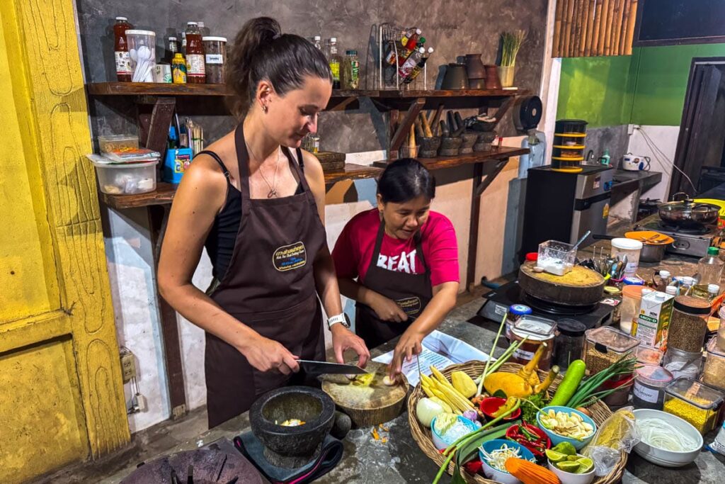Gleich selbst kochen: Bei einem Thai-Kochkurs lernst du, wie man authentisches Thai-Food kocht und darfst es gleich essen