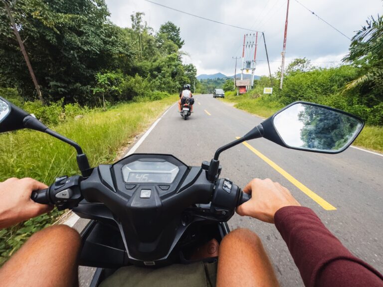 Mit dem Scooter in Flores Indonesien