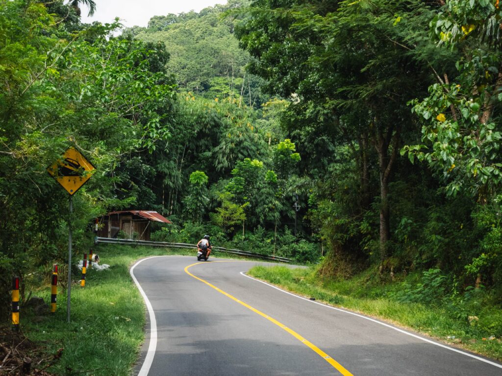 Die Indonesische Insel Flores mit dem Scooter