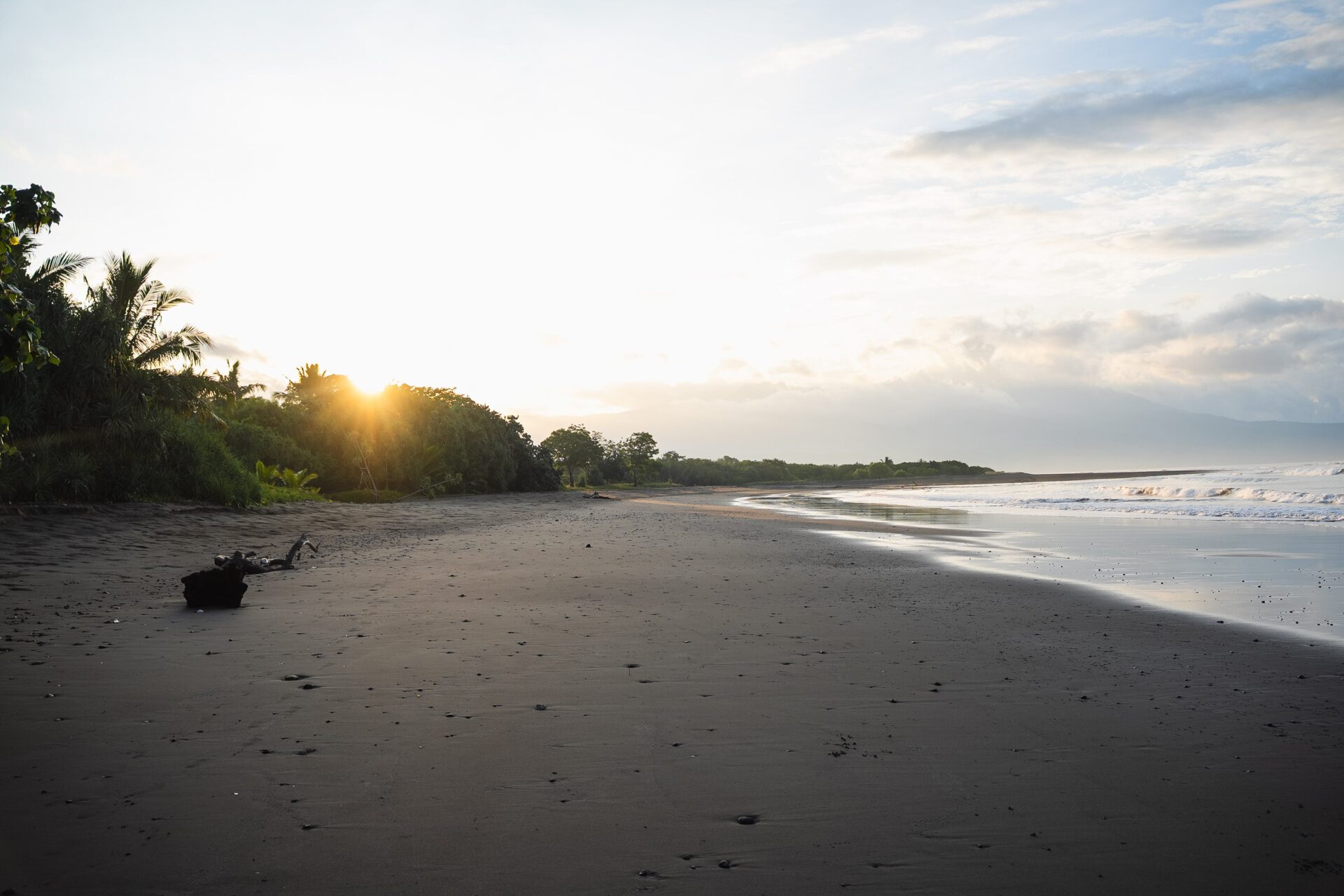 Strand am Sonnenaufgang