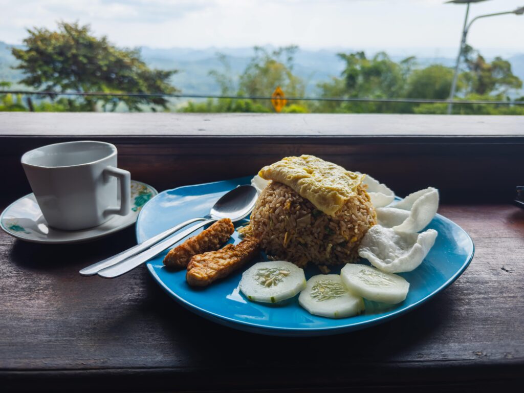 Nasi Goreng mit Aussicht in Flores