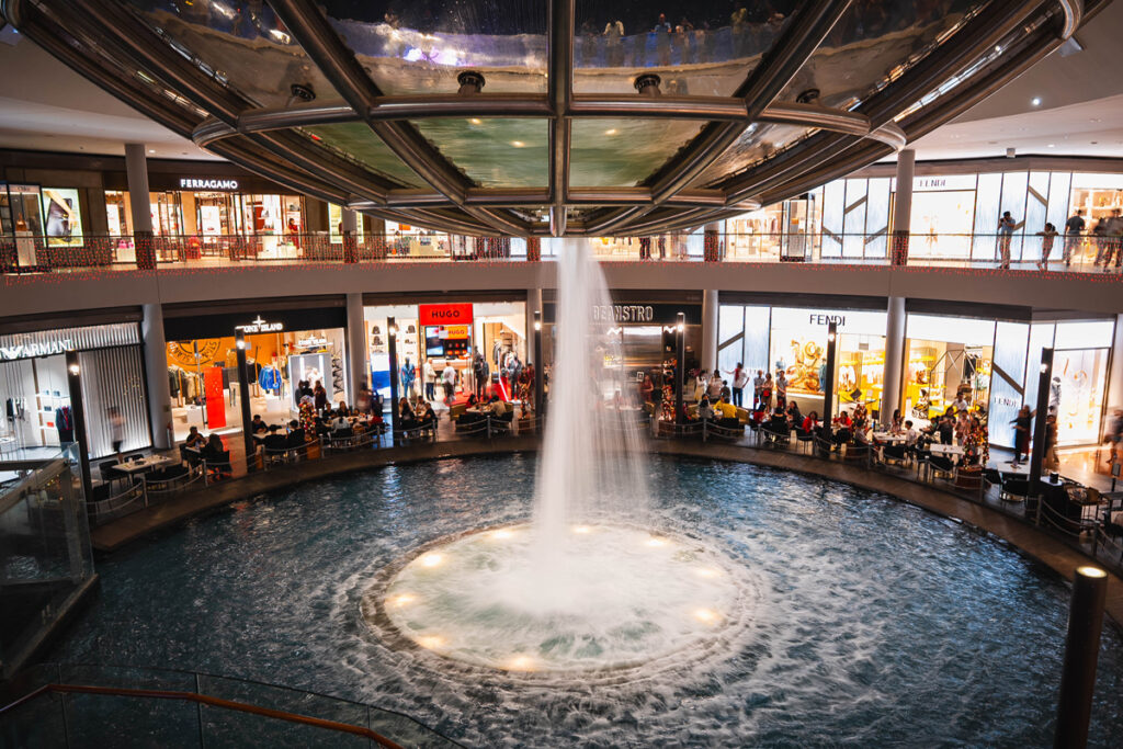Wasserfall im Shopping Center
