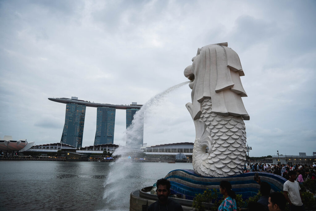 Die Statue Merlion ist eine der bekanntesten Sehenswürdigkeiten in Singapur