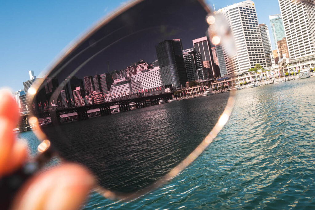 Blick durch die Sonnebrille auf die Pyrmont Bridge