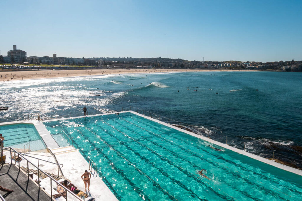 Bondi Beach und Icebergs Pool