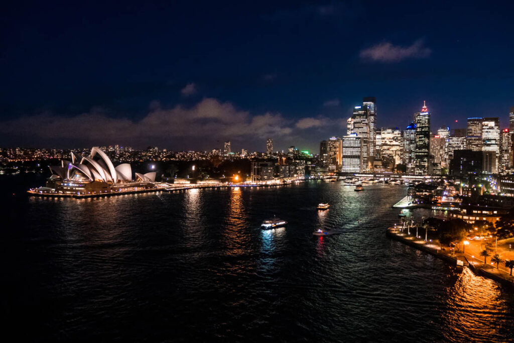 Geheimtipp: Blick auf Sydney bei Nacht von der Harbour Bridge