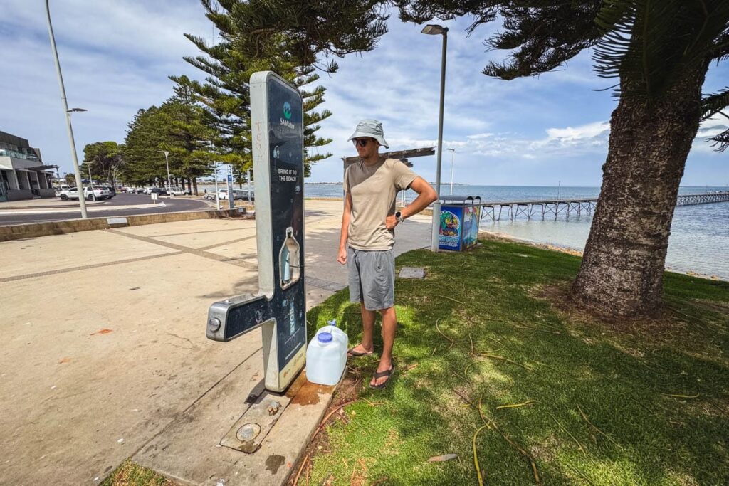 Vorbereitung für das NUllarbor Crossing in Ceduna: Wassertank auffüllen
