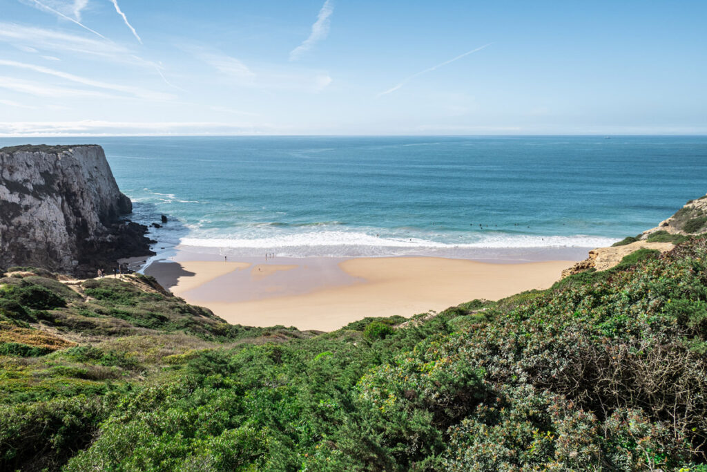 Ein Strand an der Algarve in Portugal