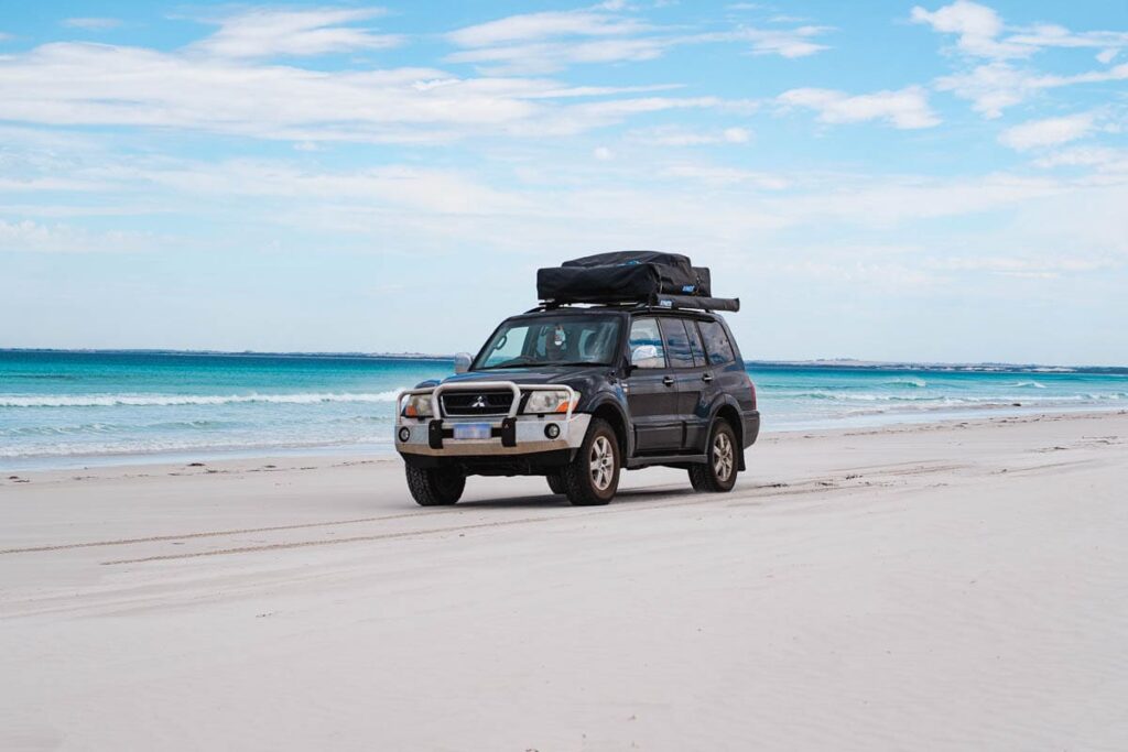 Offroad am Strand entlang fahren