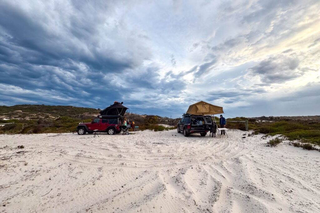 Campen im Cape Le Grand National Park zwischen den Dünen