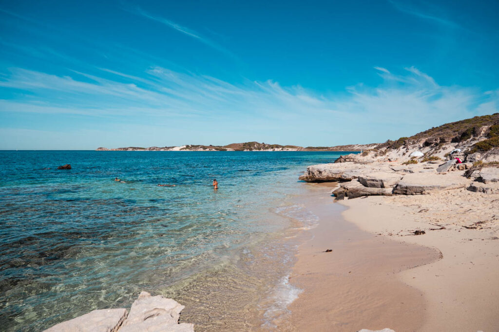 Der Strand Henrietta Rocks mit dem Schriffswrack